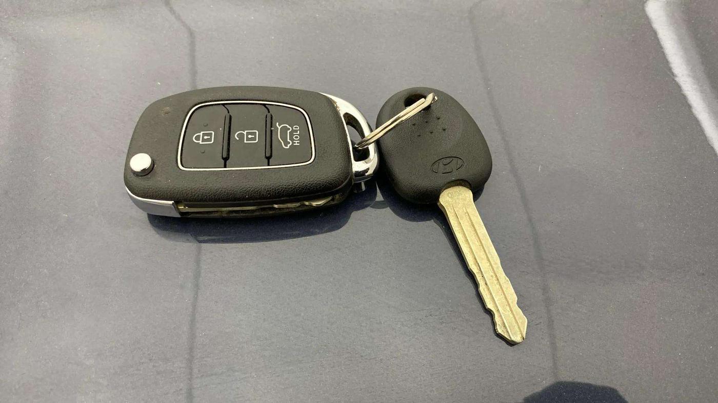 2022 Hyundai VENUE S 1.2, Petrol, Manual, 28,383 km, Key Close Up