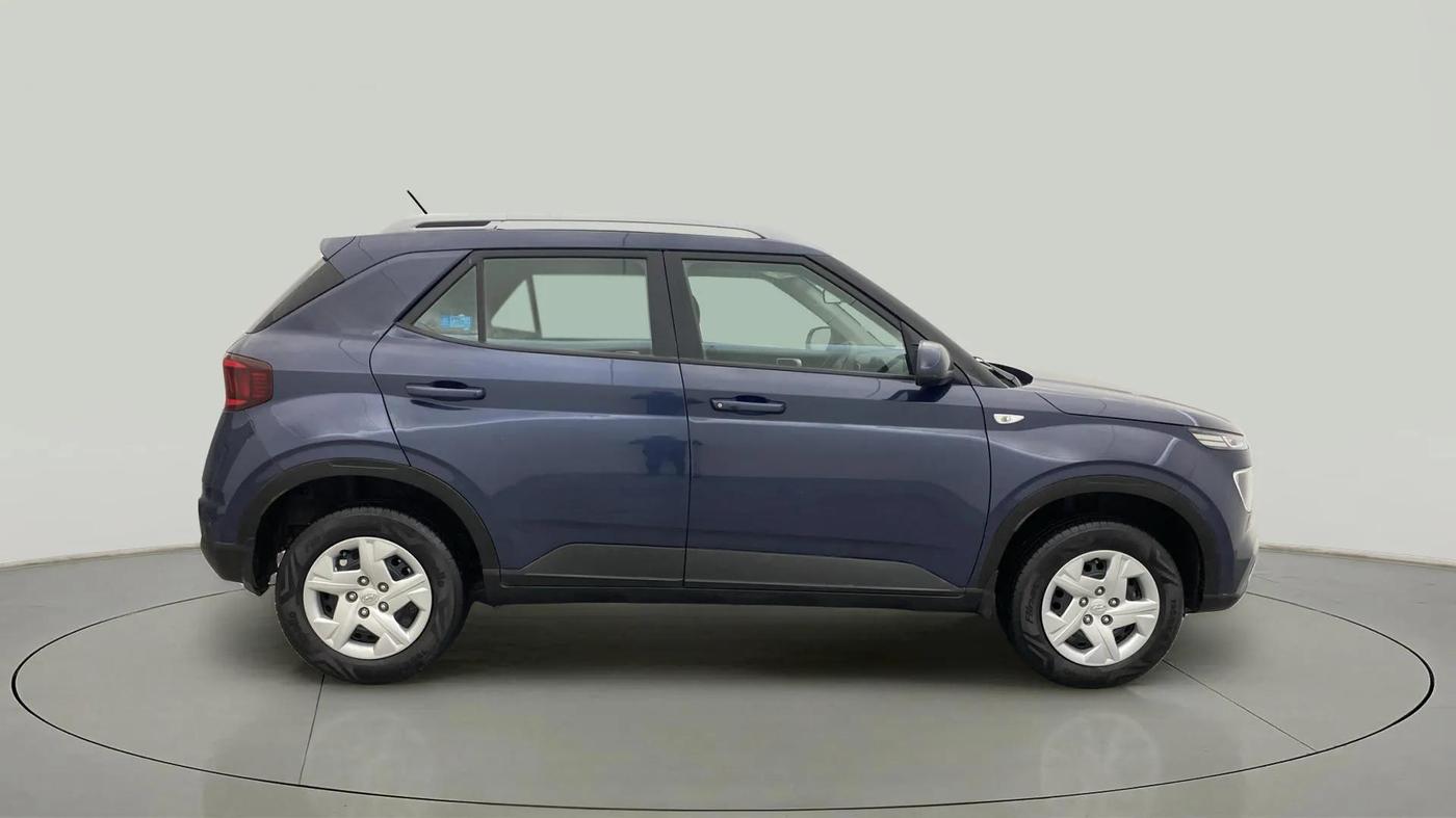 2022 Hyundai VENUE S 1.2, Petrol, Manual, 28,383 km, Right Side View