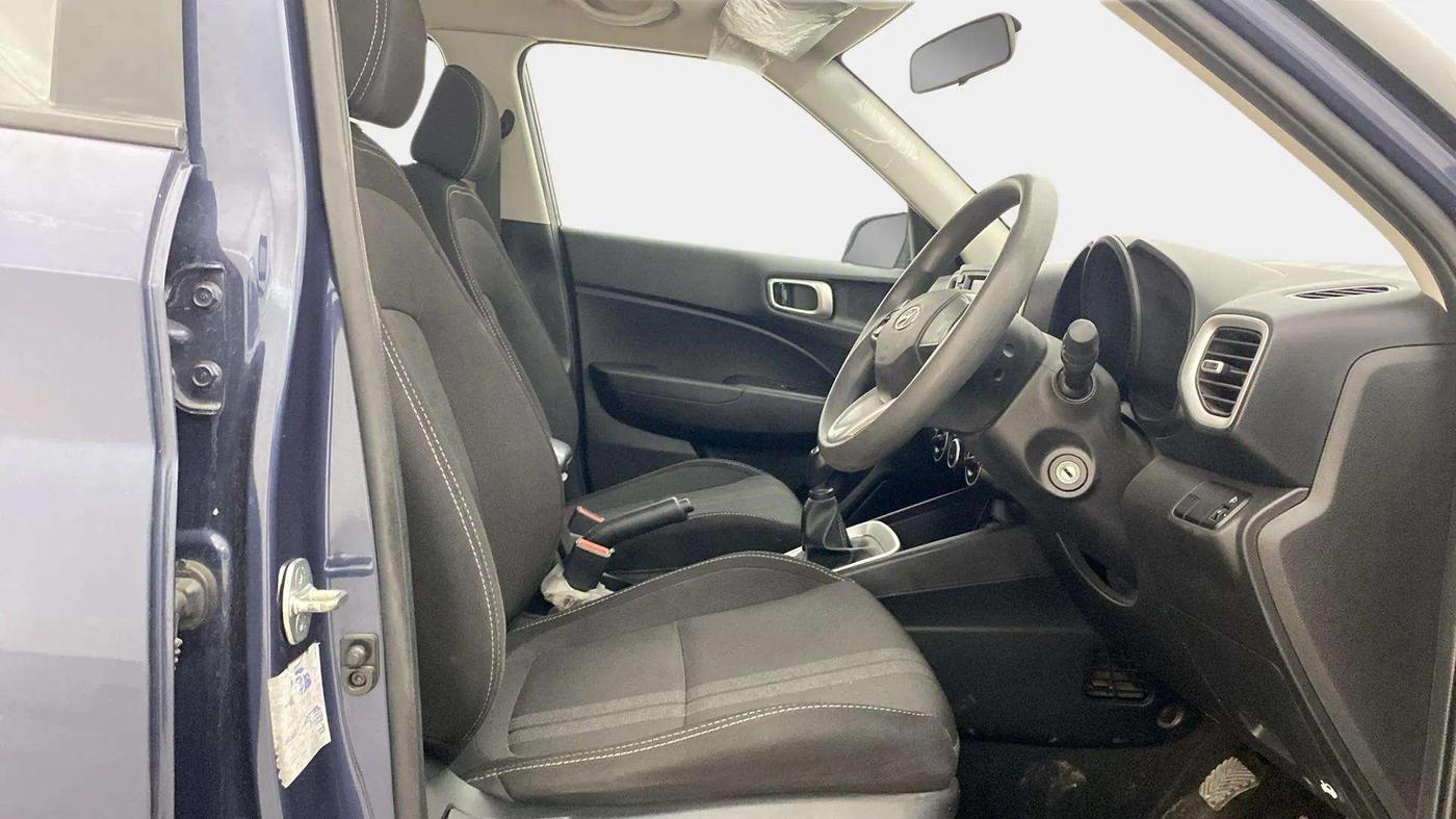2022 Hyundai VENUE S 1.2, Petrol, Manual, 28,383 km, Driver Side Door Panels Control