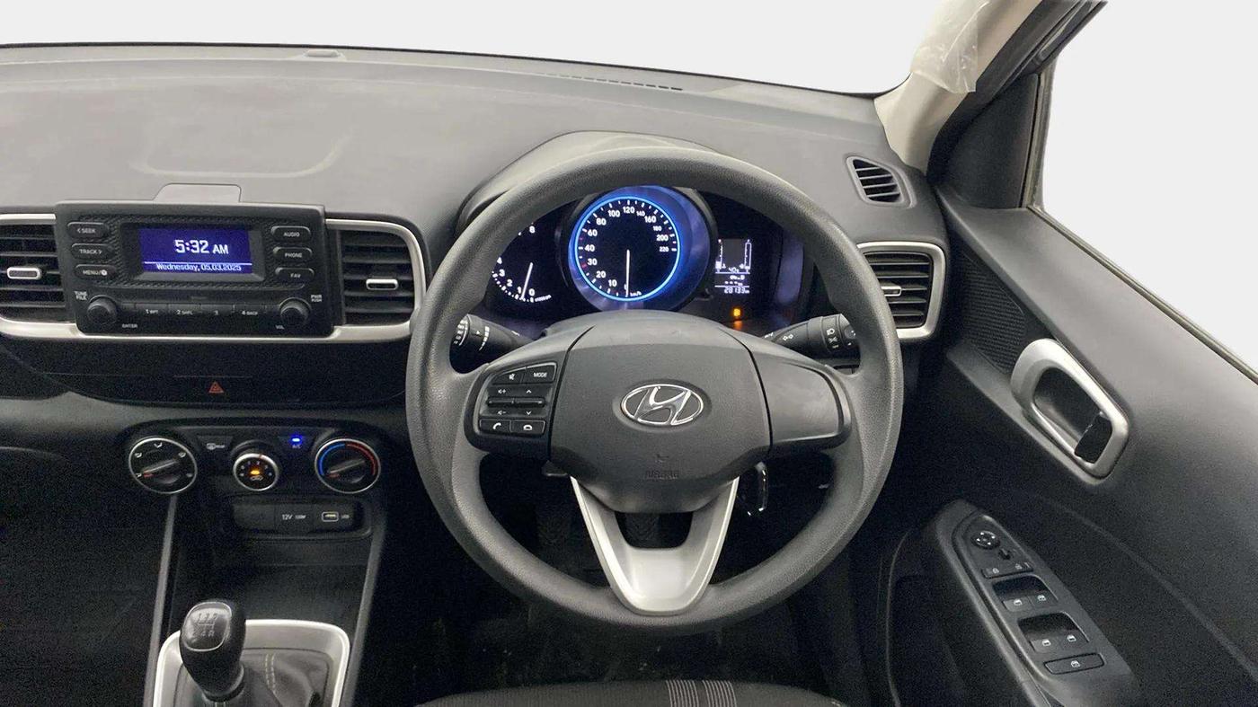 2022 Hyundai VENUE S 1.2, Petrol, Manual, 28,383 km, Steering Wheel Close Up
