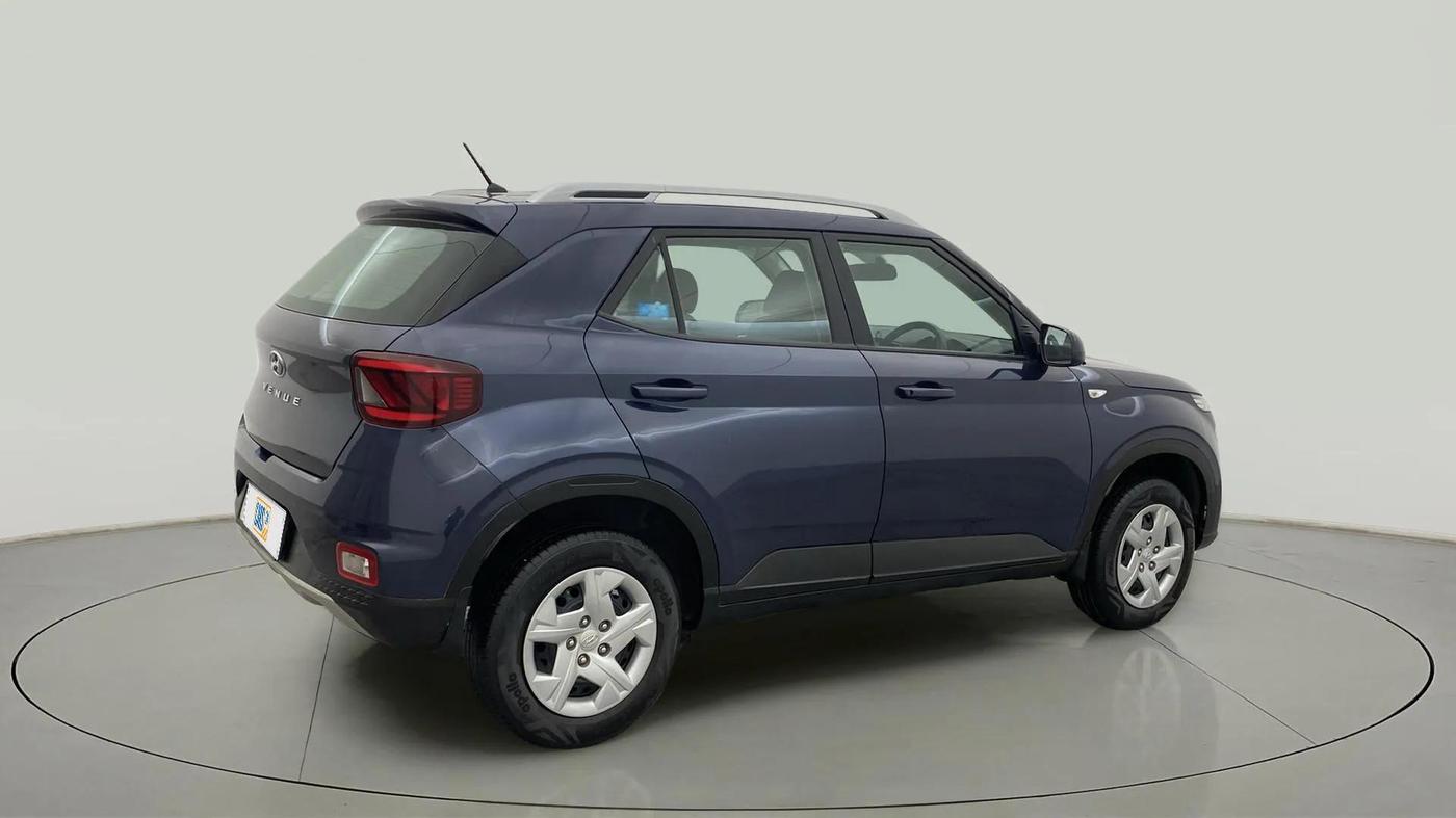 2022 Hyundai VENUE S 1.2, Petrol, Manual, 28,383 km, Right Back Diagonal
