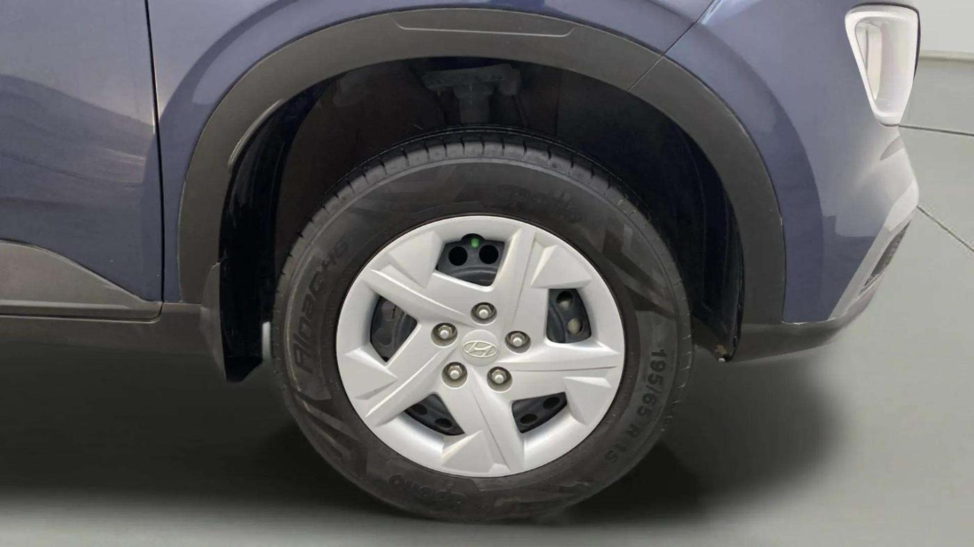2022 Hyundai VENUE S 1.2, Petrol, Manual, 28,383 km, Right Front Wheel