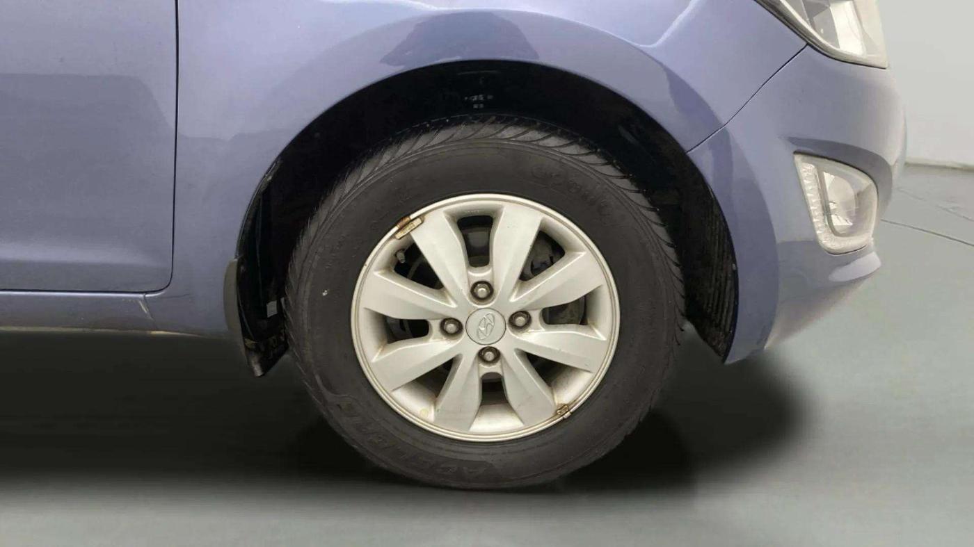 2013 Hyundai i20 SPORTZ 1.2, Petrol, Manual, 26,567 km, Right Front Wheel