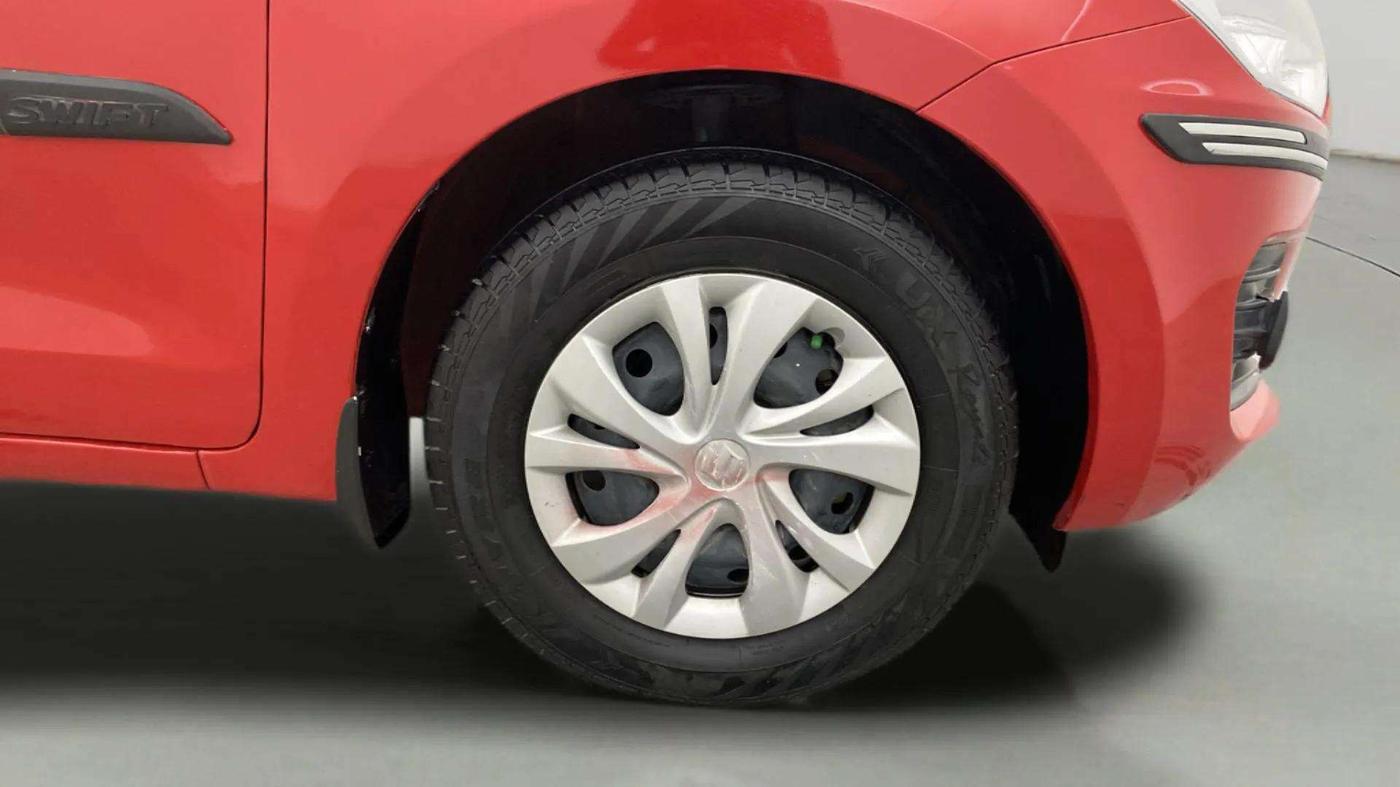 2022 Maruti Swift VXI, Petrol, Manual, 35,852 km, Right Front Wheel