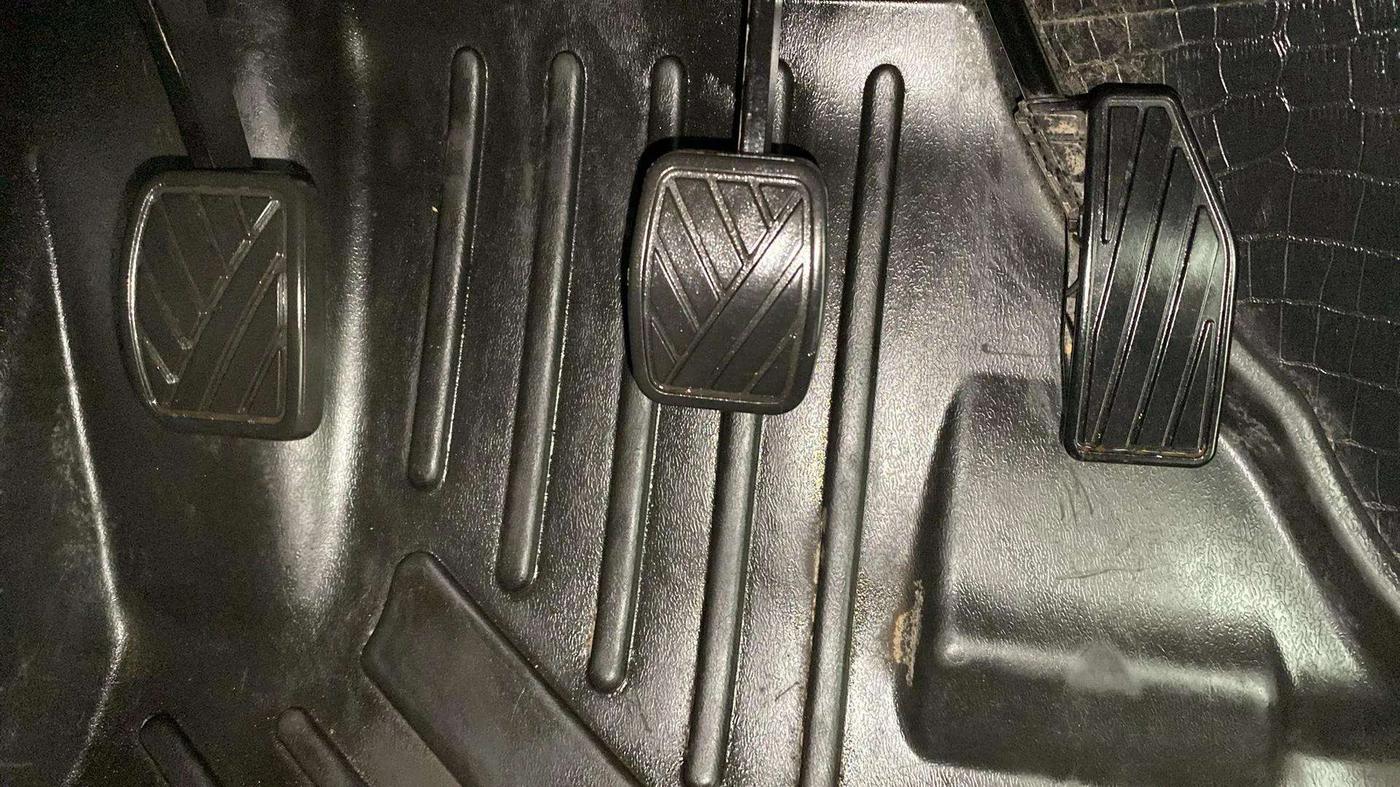 2022 Maruti Swift VXI, Petrol, Manual, 35,852 km, Pedals