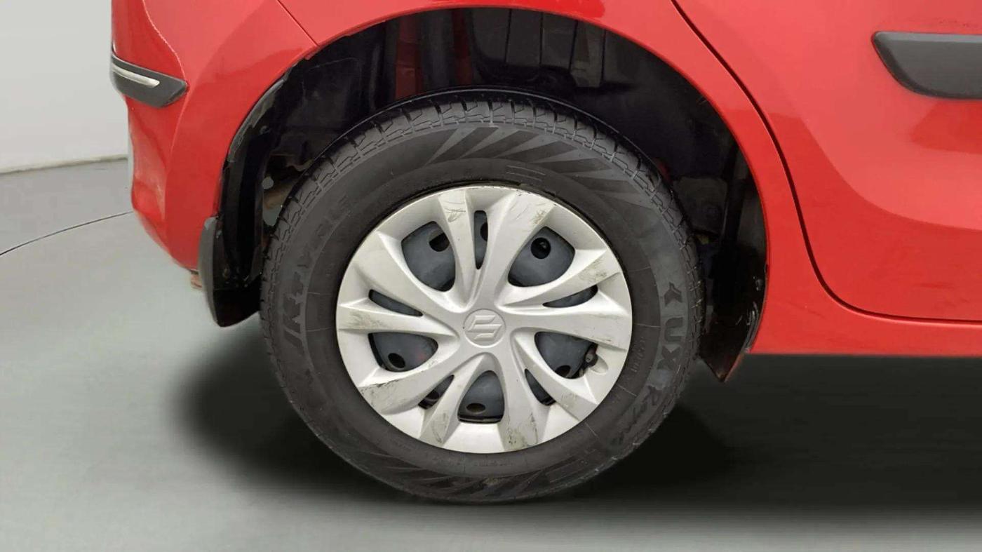 2022 Maruti Swift VXI, Petrol, Manual, 35,852 km, Right Rear Wheel
