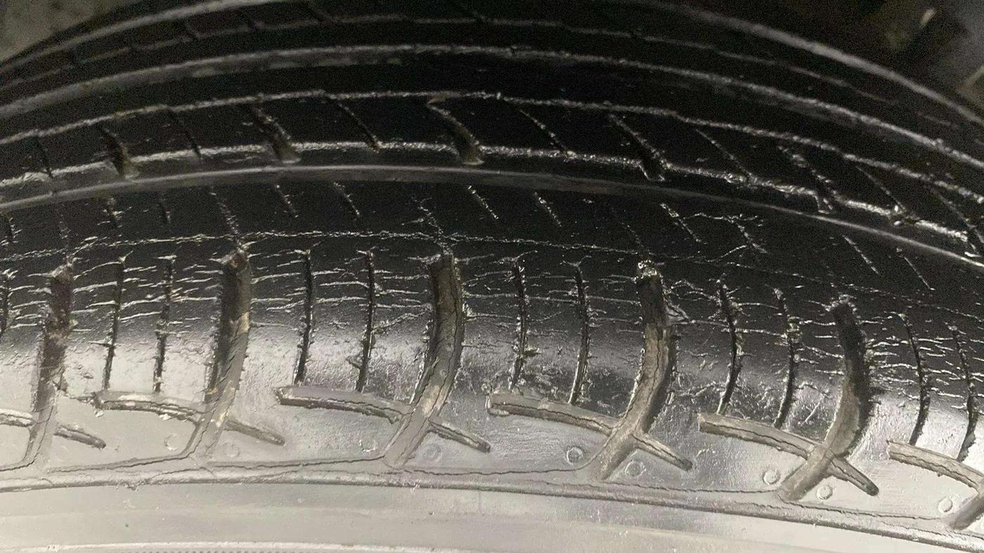 2016 Maruti Swift Dzire ZXI, Petrol, Manual, 35,374 km, Right Rear Tyre Tread