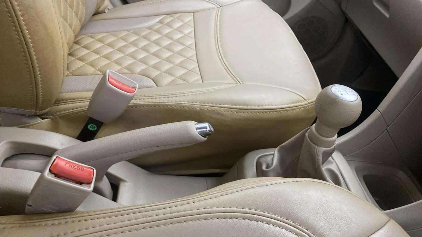 2016 Maruti Swift Dzire ZXI, Petrol, Manual, 35,374 km, Gear Lever