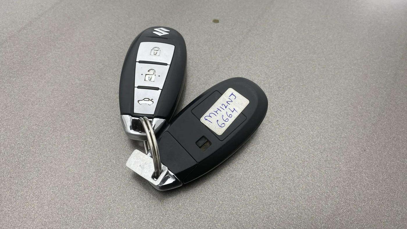 2016 Maruti Swift Dzire ZXI, Petrol, Manual, 35,374 km, Key Close Up