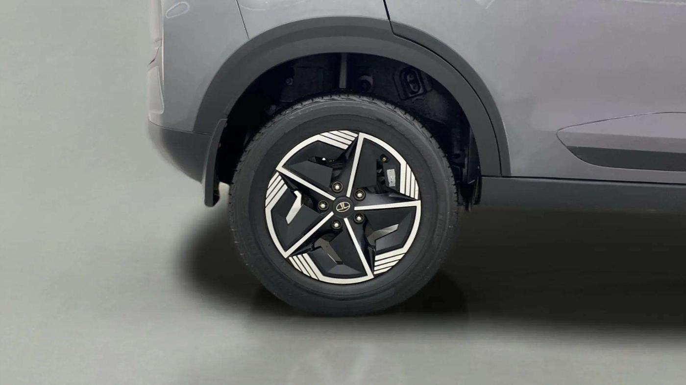2023 Tata NEXON FEARLESS PLUS S 1.5 REVOTORQ 6 MT DT, Diesel, Manual, 27,885 km, Right Rear Wheel