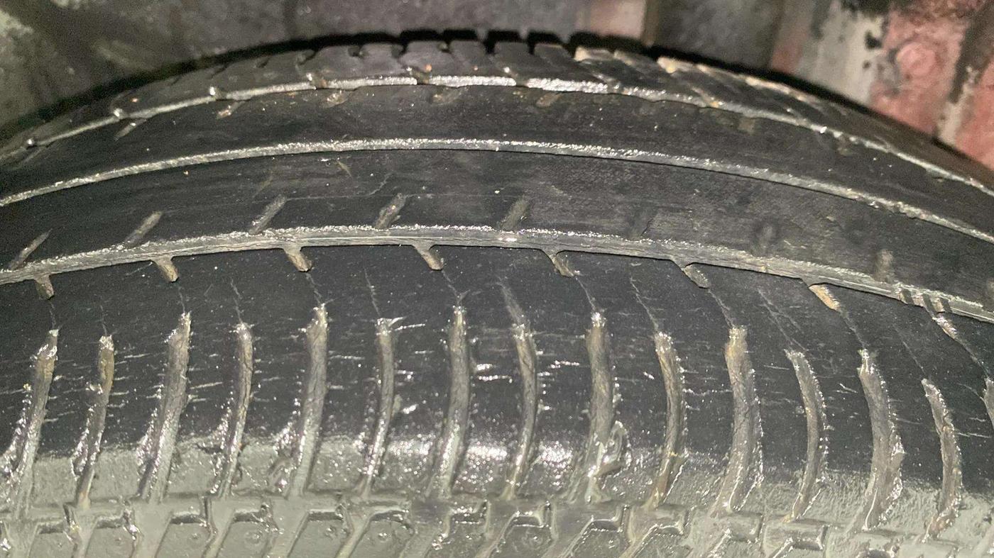 2015 Maruti Swift Dzire VXI, Petrol, Manual, 50,210 km, Left Rear Tyre Tread
