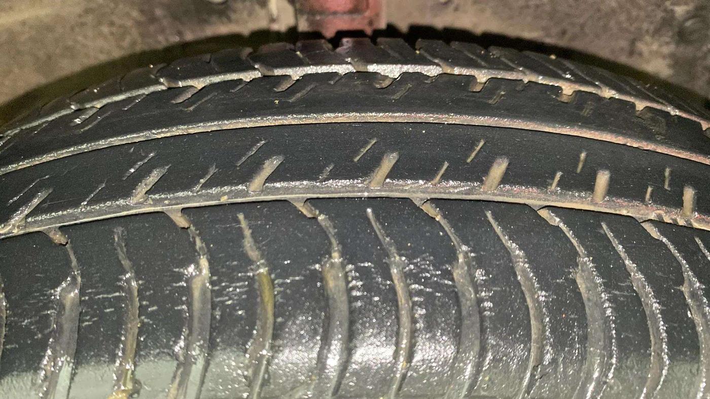 2015 Maruti Swift Dzire VXI, Petrol, Manual, 50,210 km, Right Front Tyre Tread