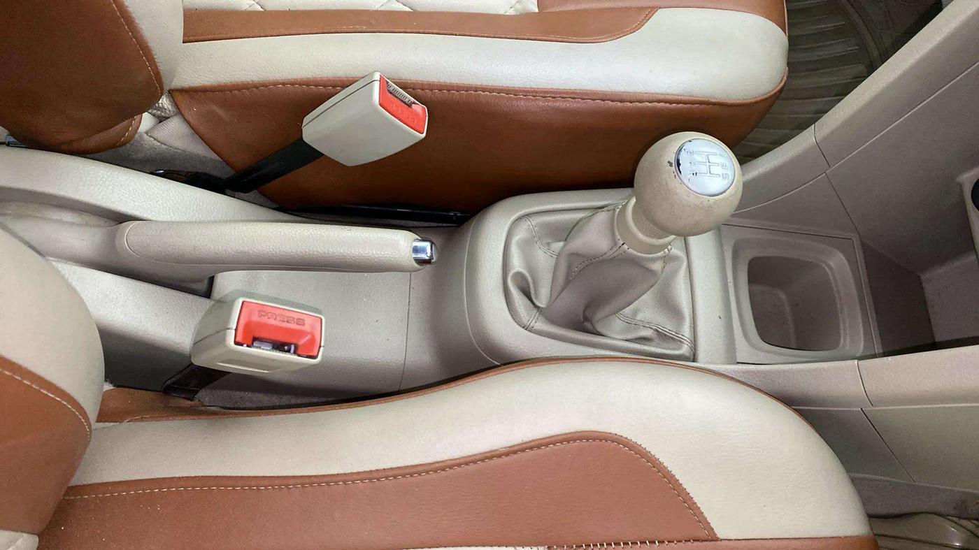 2015 Maruti Swift Dzire VXI, Petrol, Manual, 50,210 km, Gear Lever