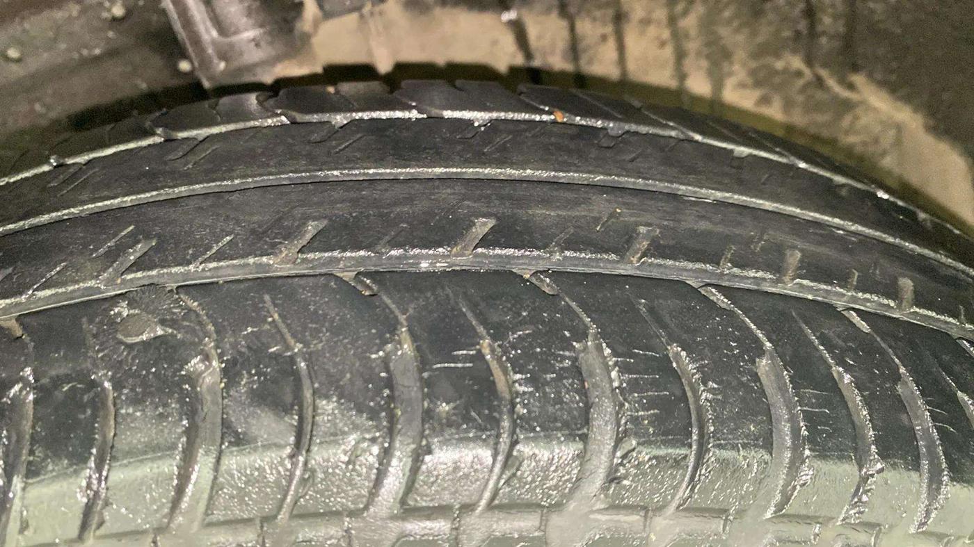 2015 Maruti Swift Dzire VXI, Petrol, Manual, 50,210 km, Left Front Tyre Tread