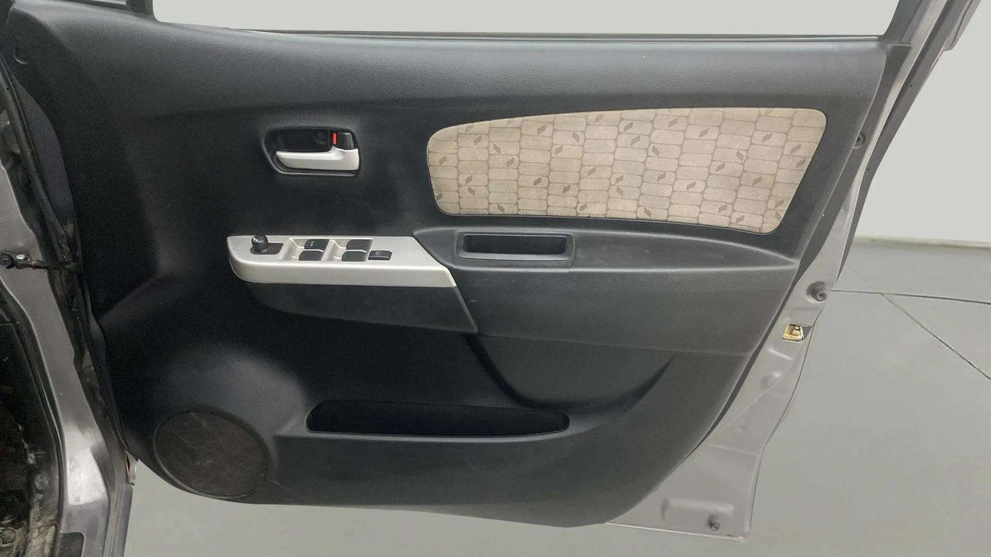 2015 Maruti Wagon R 1.0 VXI, Petrol, Manual, 64,590 km, Driver Side Door Panels Control