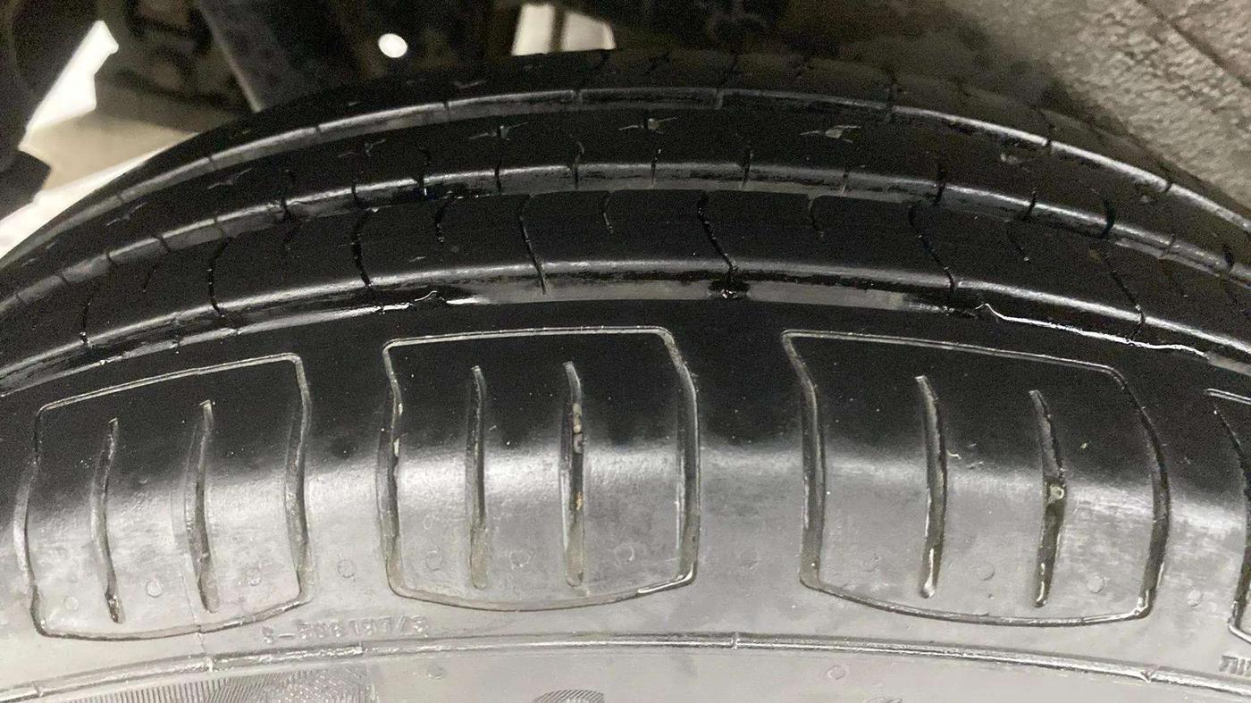 2015 Maruti Wagon R 1.0 VXI, Petrol, Manual, 64,590 km, Left Front Tyre Tread