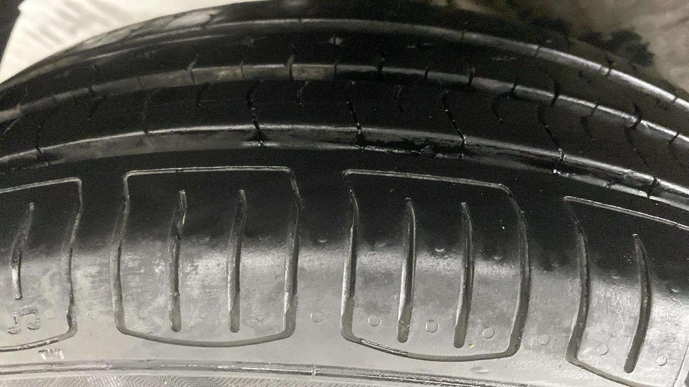 2015 Maruti Wagon R 1.0 VXI, Petrol, Manual, 64,590 km, Right Front Tyre Tread