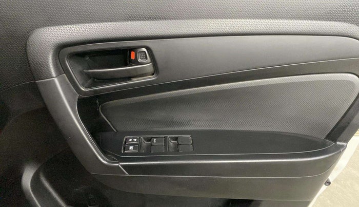 2021 Maruti Vitara Brezza LXI, Petrol, Manual, 37,392 km, Driver Side Door Panels Control