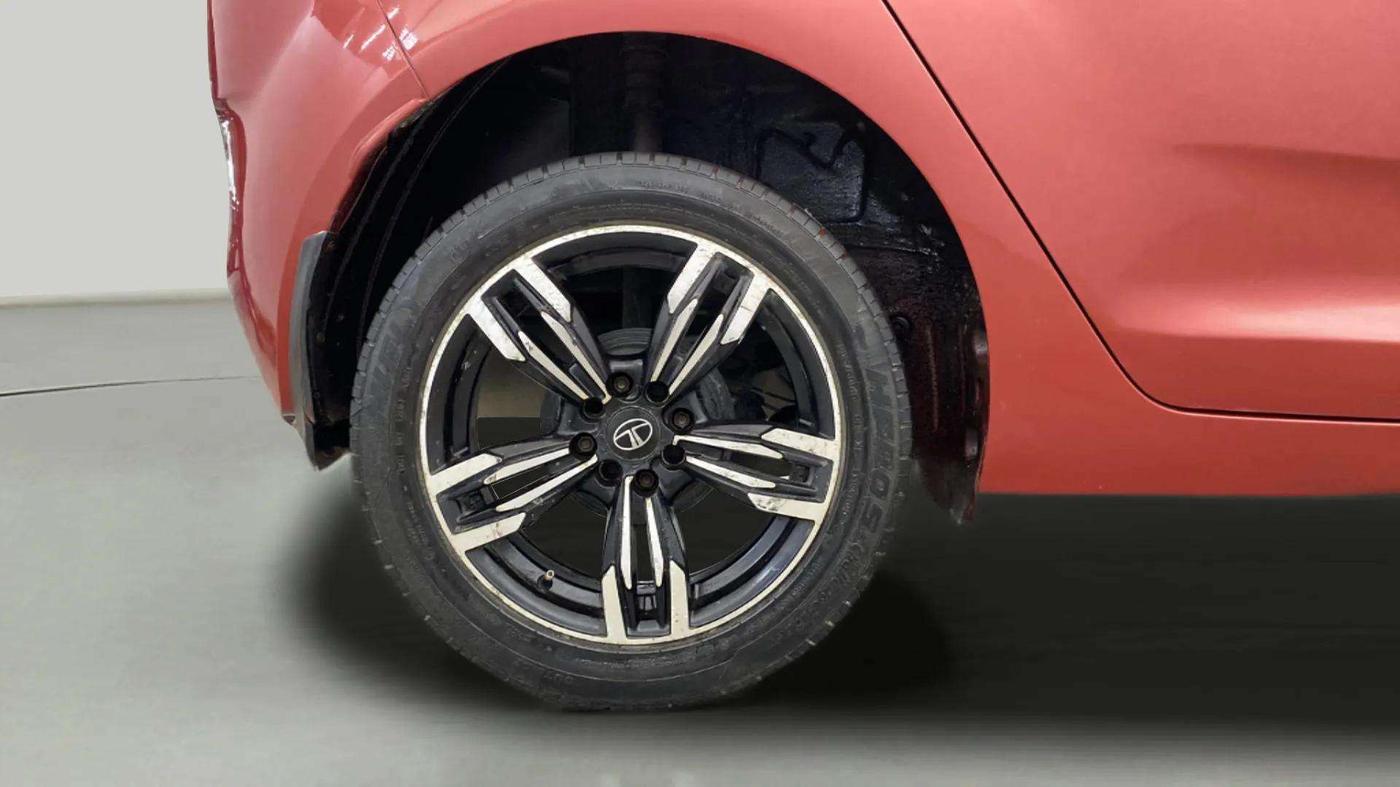 2021 Tata ALTROZ XM PLUS PETROL, Petrol, Manual, 36,177 km, Right Rear Wheel