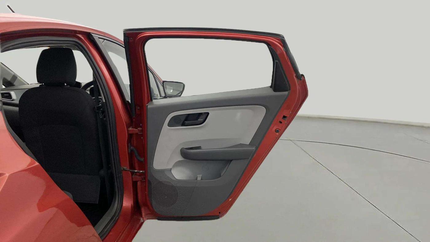 2021 Tata ALTROZ XM PLUS PETROL, Petrol, Manual, 36,177 km, RHS Rear Door