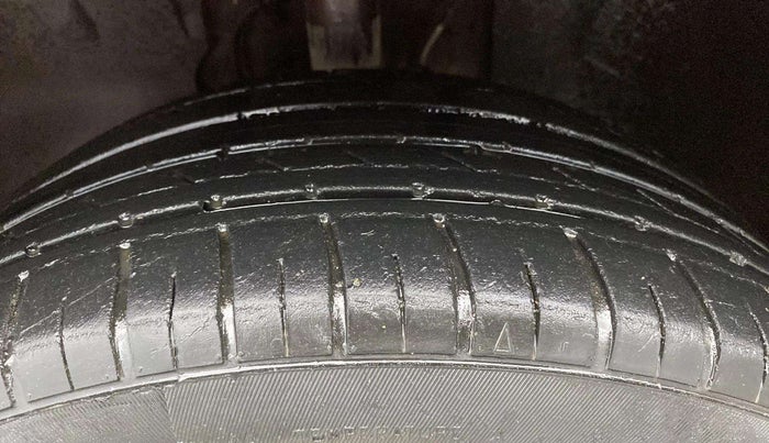 2021 Tata ALTROZ XM PLUS PETROL, Petrol, Manual, 35,985 km, Left front tyre - Minor crack