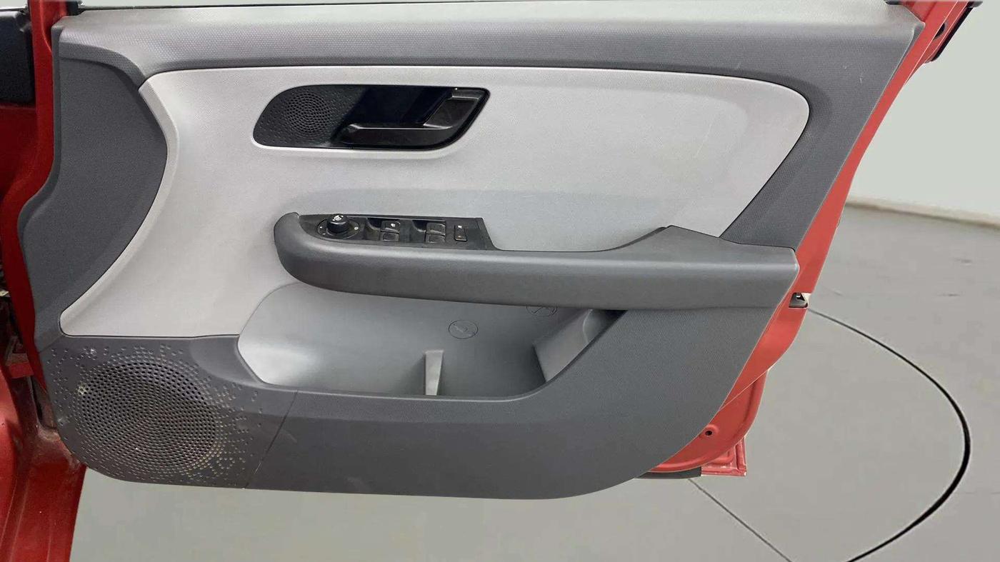 2021 Tata ALTROZ XM PLUS PETROL, Petrol, Manual, 36,177 km, Driver Side Door Panels Control