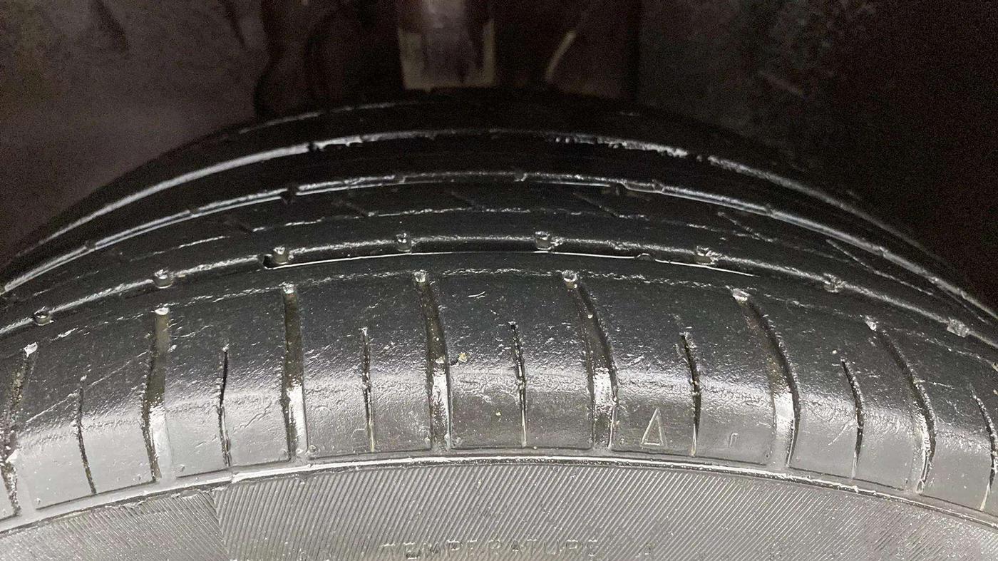 2021 Tata ALTROZ XM PLUS PETROL, Petrol, Manual, 36,177 km, Left Front Tyre Tread