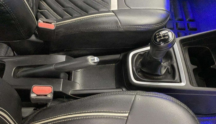 2018 Maruti Swift VXI, Petrol, Manual, 33,075 km, Gear lever - Boot cover slightly torn