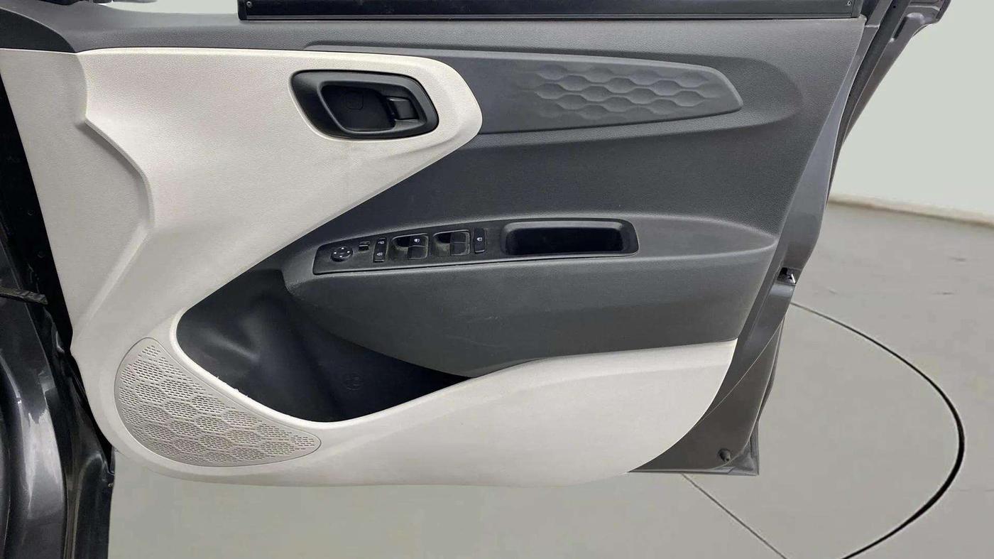 2020 Hyundai AURA S 1.2 CNG, CNG, Manual, 68,891 km, Driver Side Door Panels Control