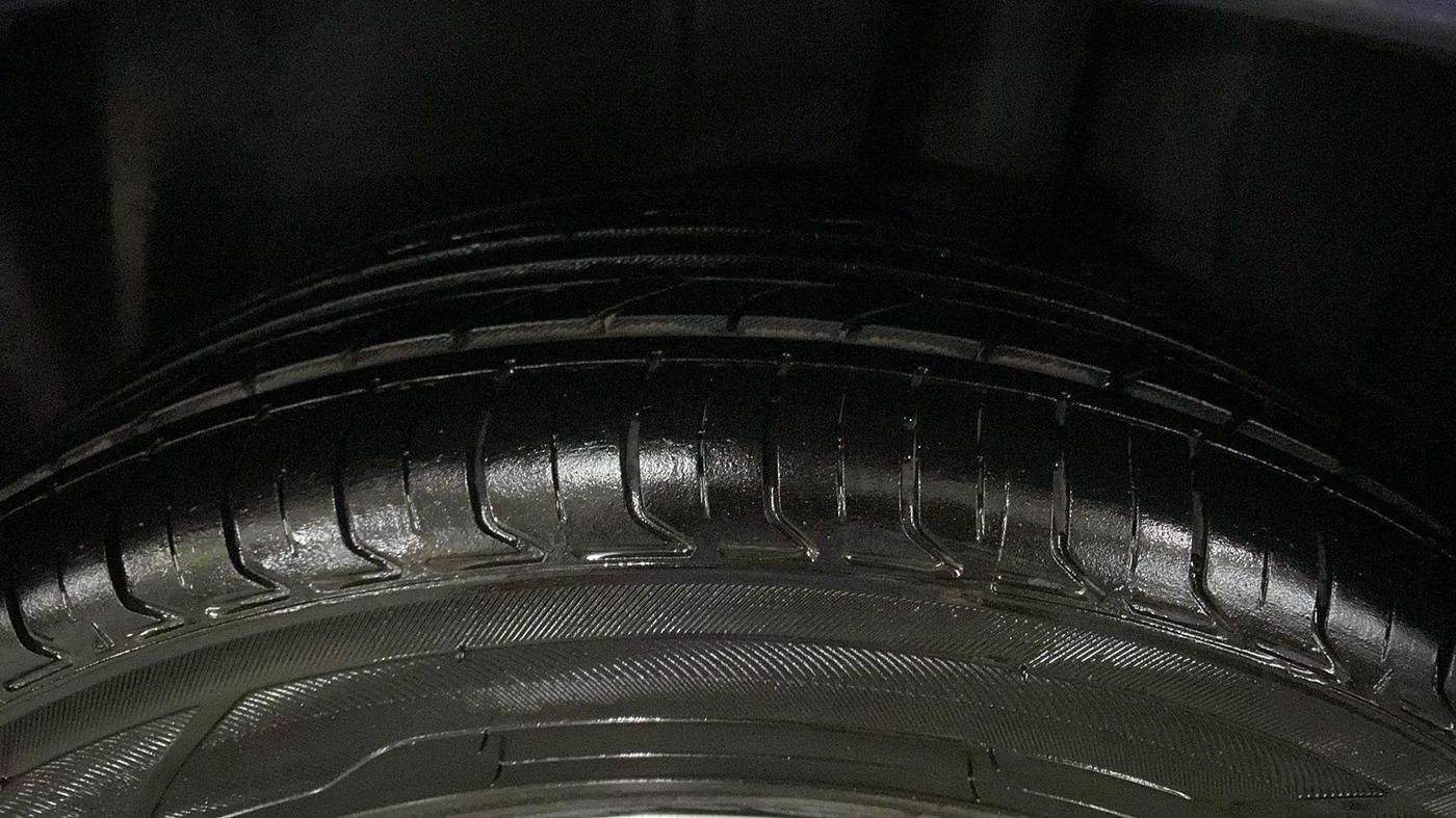 2018 Maruti Ciaz SIGMA 1.5 SHVS MT  PETROL, Petrol, Manual, 44,142 km, Left Rear Tyre Tread