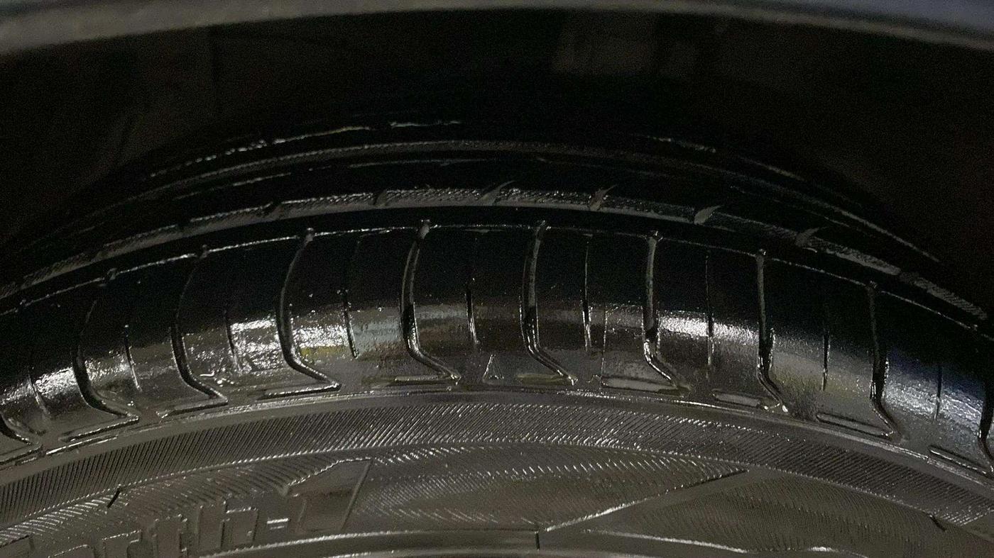 2018 Maruti Ciaz SIGMA 1.5 SHVS MT  PETROL, Petrol, Manual, 44,142 km, Left Front Tyre Tread