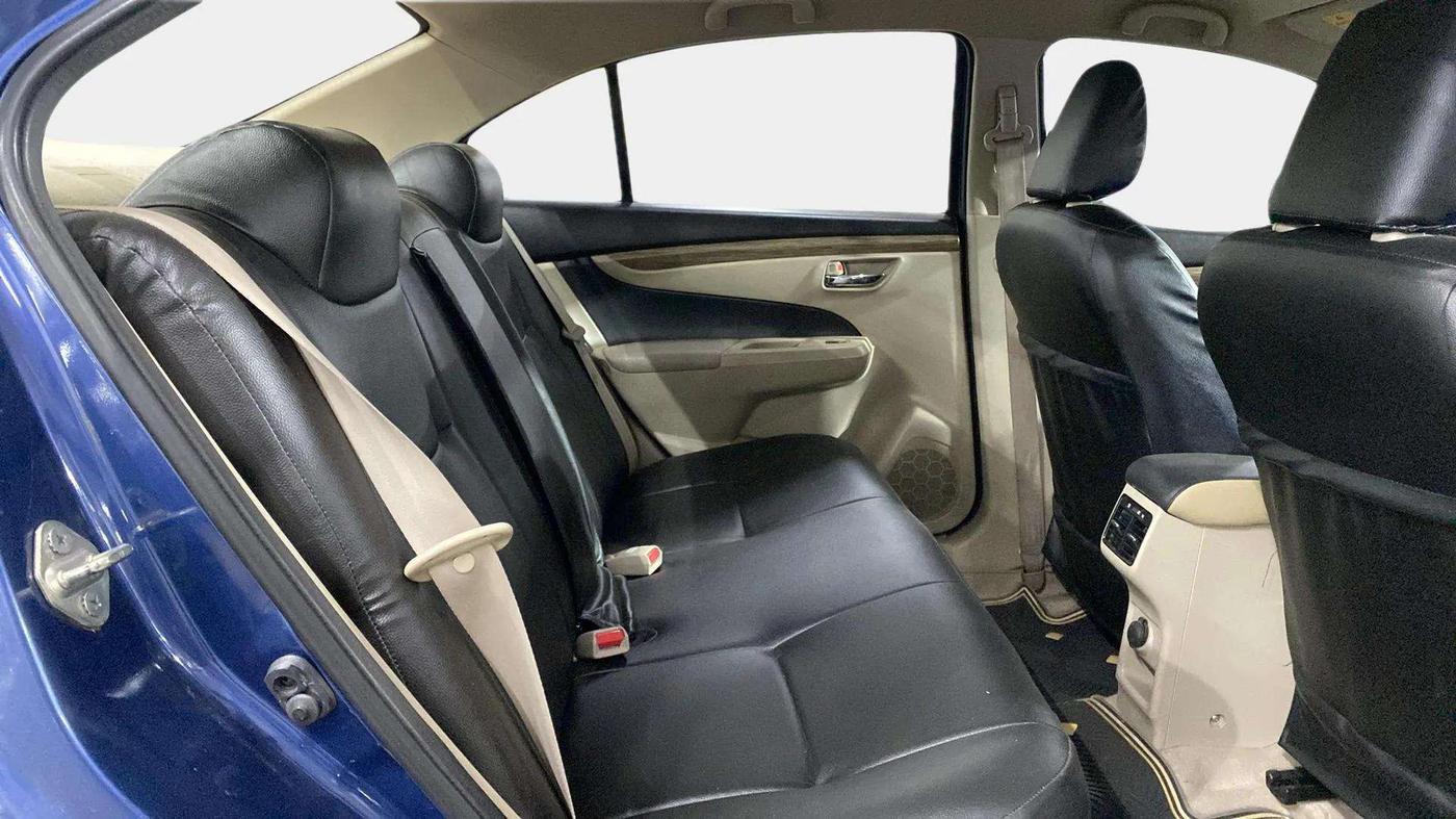2018 Maruti Ciaz SIGMA 1.5 SHVS MT  PETROL, Petrol, Manual, 44,142 km, Right Side Rear Door Cabin