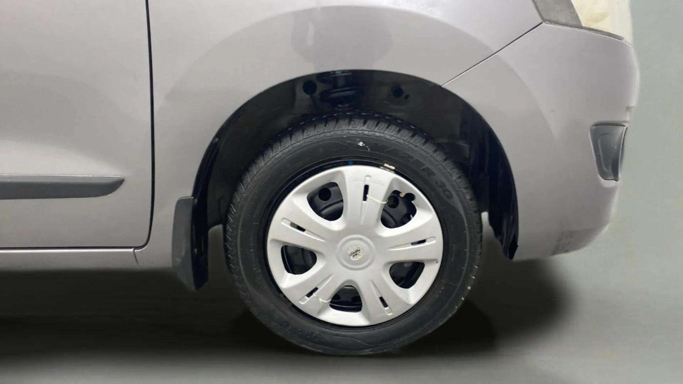 2014 Maruti Wagon R 1.0 VXI, Petrol, Manual, 11,601 km, Right Front Wheel