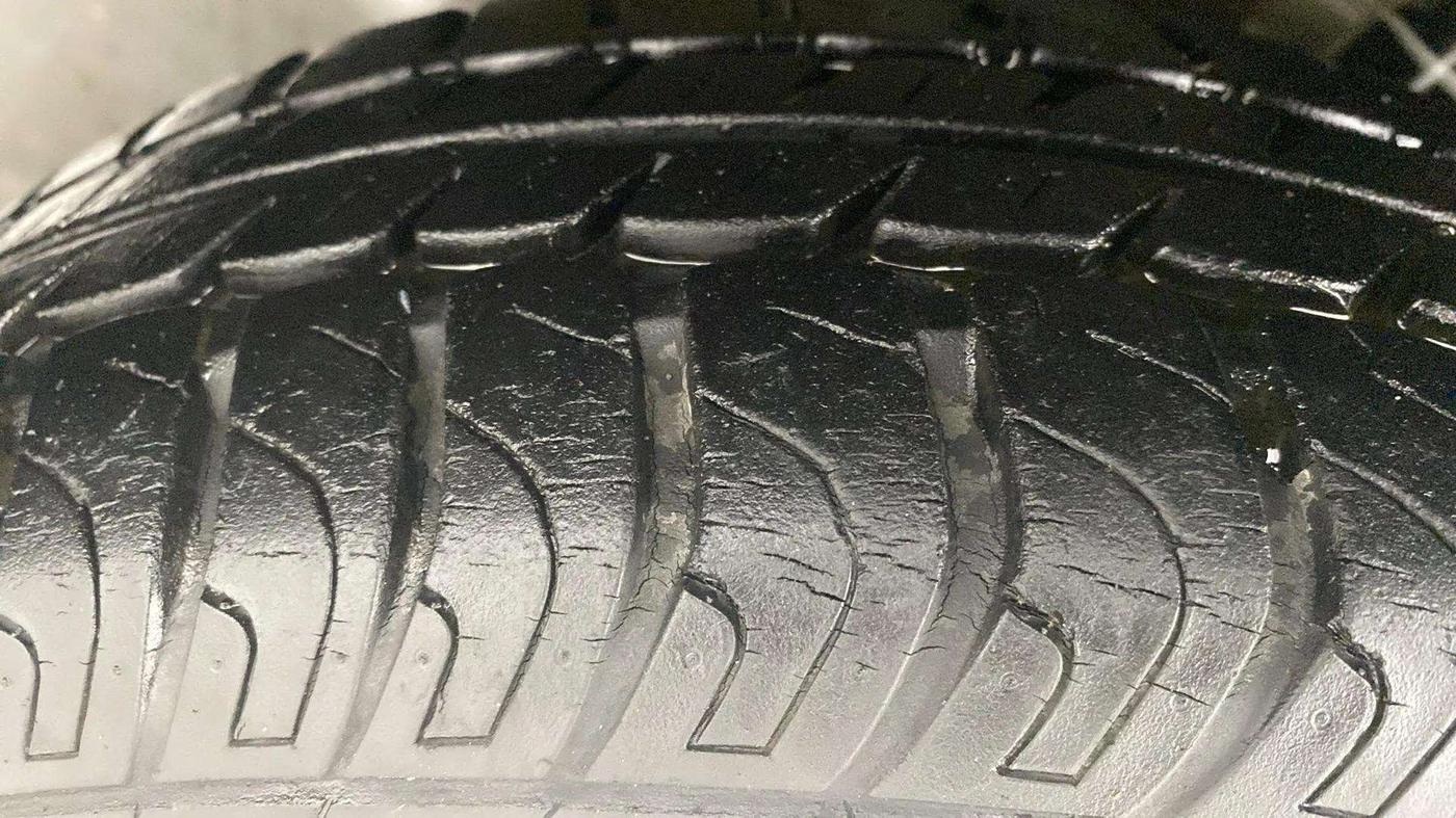 2014 Maruti Wagon R 1.0 VXI, Petrol, Manual, 11,601 km, Right Front Tyre Tread