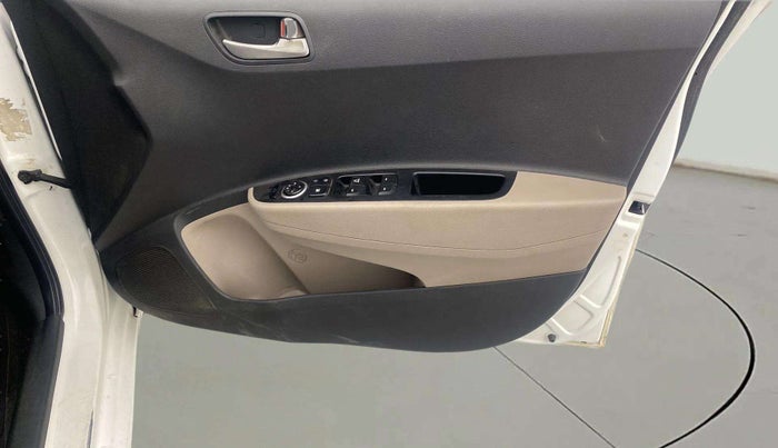2014 Hyundai Xcent S (O) 1.2, Petrol, Manual, 95,588 km, Driver Side Door Panels Control