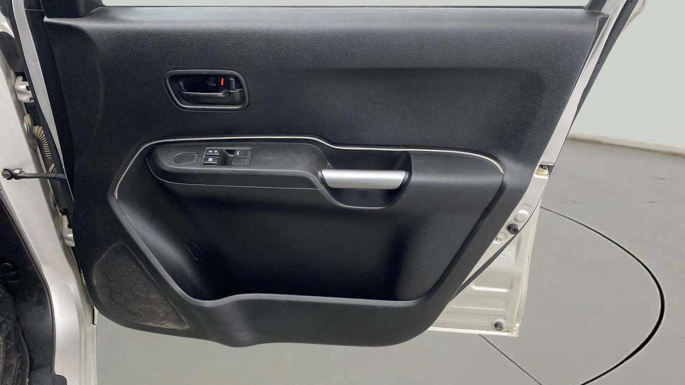2022 Maruti IGNIS SIGMA 1.2, Petrol, Manual, 16,274 km, Driver Side Door Panels Control