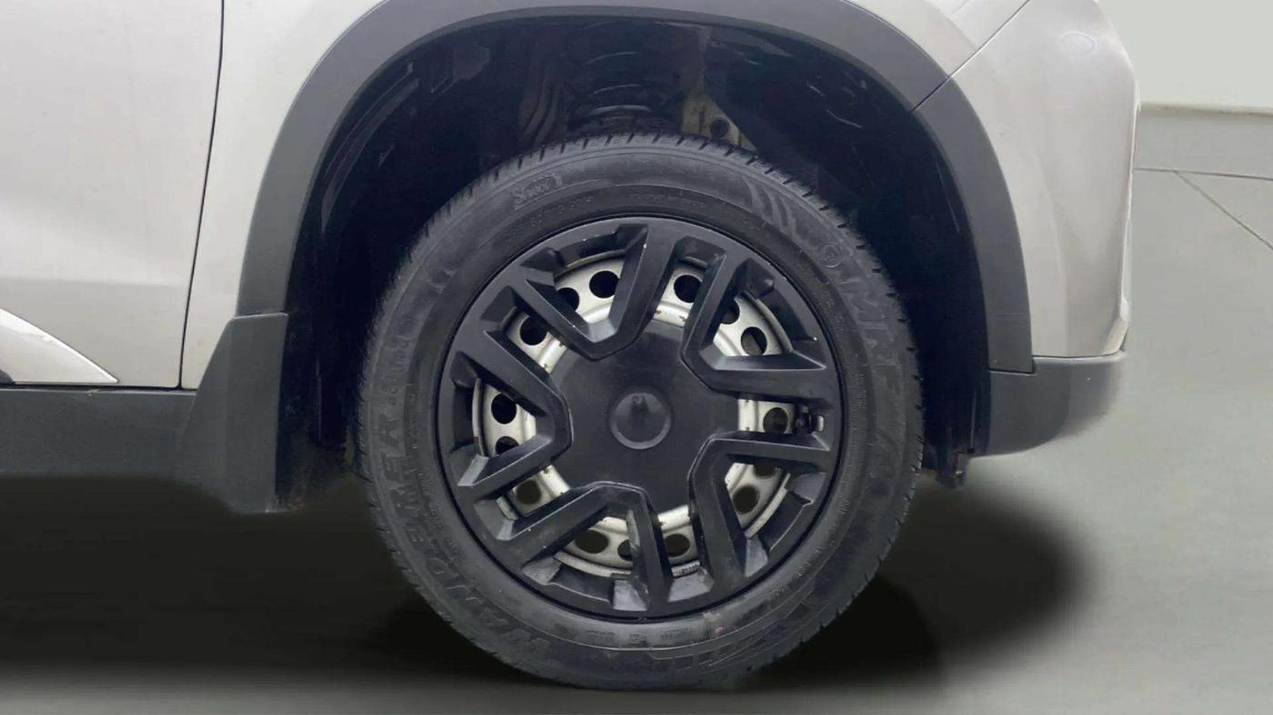 2021 Maruti Vitara Brezza LXI, Petrol, Manual, 43,348 km, Right Front Wheel