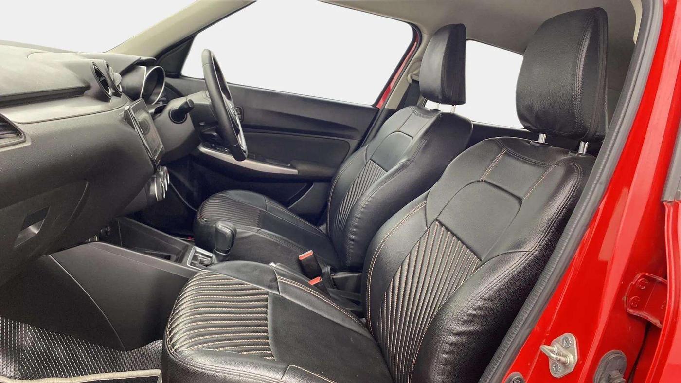 2021 Maruti Swift ZXI PLUS AMT DUAL TONE, Petrol, Automatic, 39,326 km, Right Side Front Door Cabin