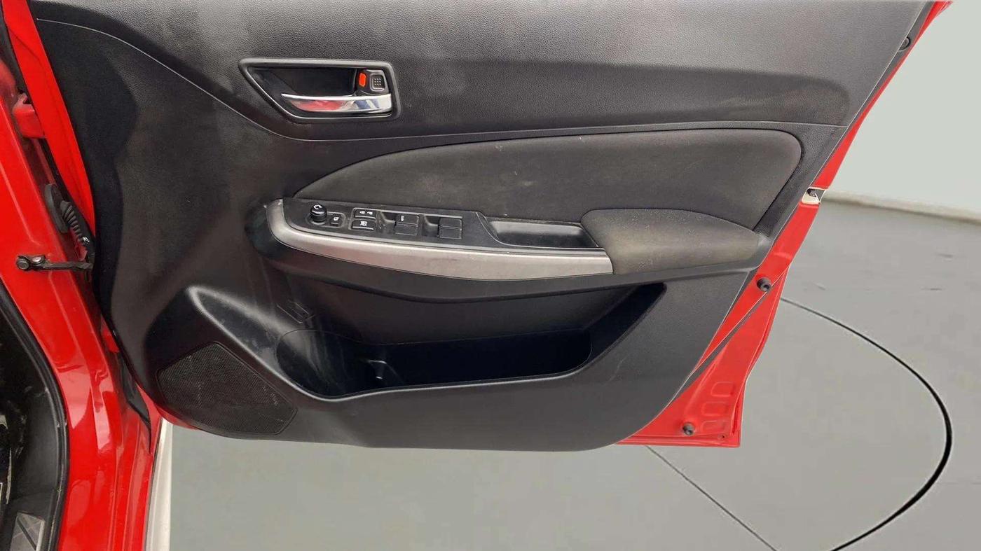 2021 Maruti Swift ZXI PLUS AMT DUAL TONE, Petrol, Automatic, 39,326 km, Driver Side Door Panels Control