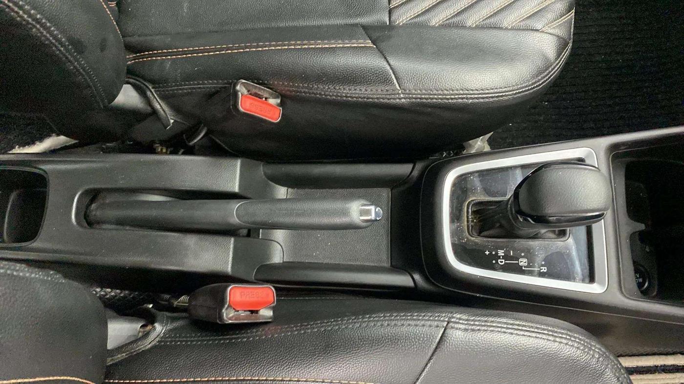 2021 Maruti Swift ZXI PLUS AMT DUAL TONE, Petrol, Automatic, 39,326 km, Gear Lever