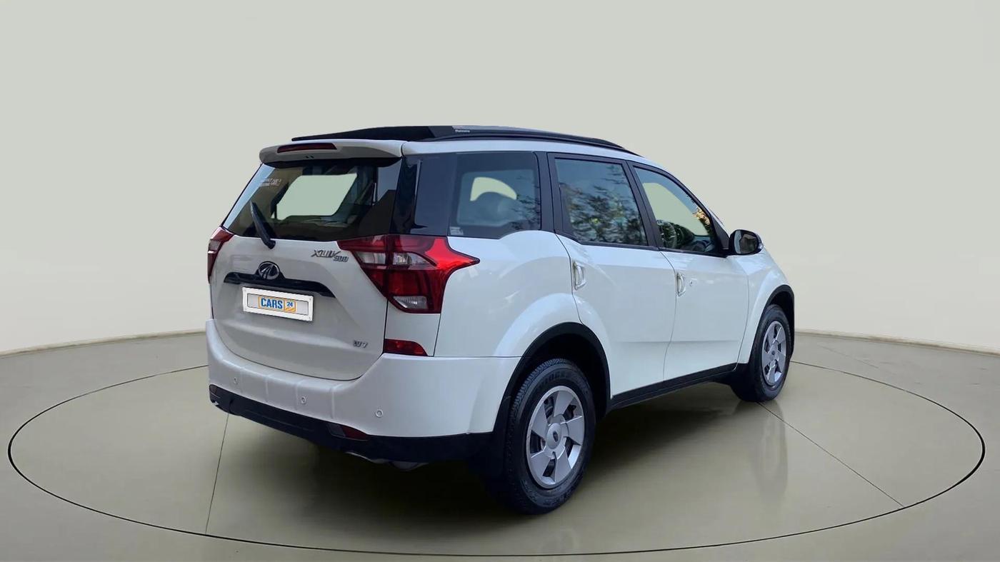 2019 Mahindra XUV500 W7, Diesel, Manual, 31,607 km, Right Back Diagonal