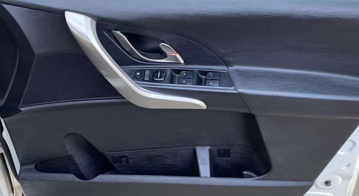 2019 Mahindra XUV500 W7, Diesel, Manual, 31,607 km, Driver Side Door Panels Control