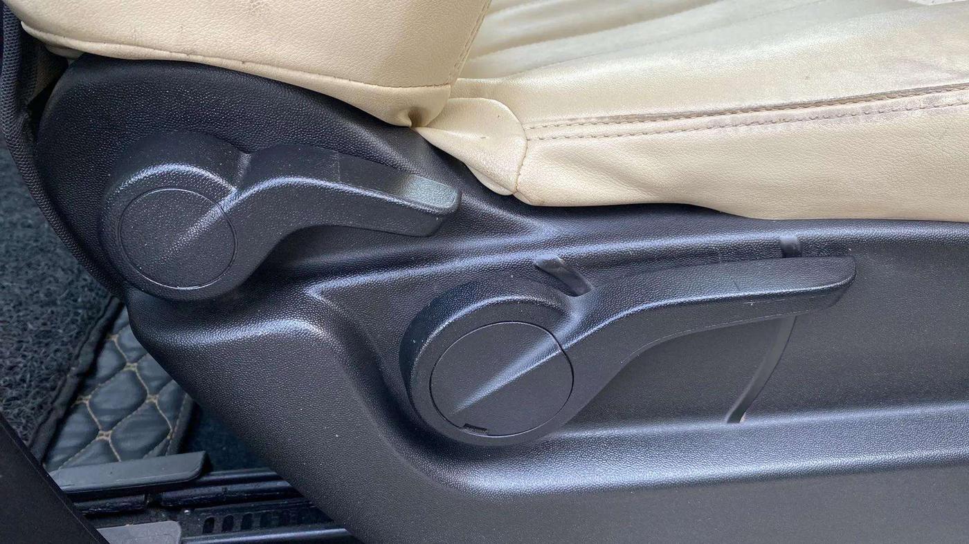 2019 Mahindra XUV500 W7, Diesel, Manual, 31,607 km, Driver Side Adjustment Panel