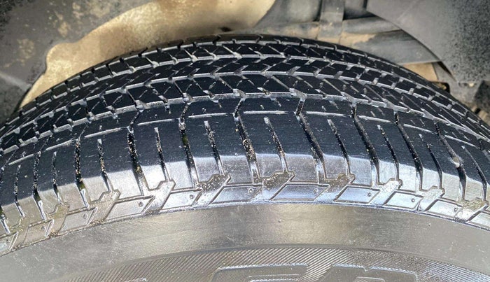 2019 Mahindra XUV500 W7, Diesel, Manual, 31,564 km, Left front tyre - Minor crack