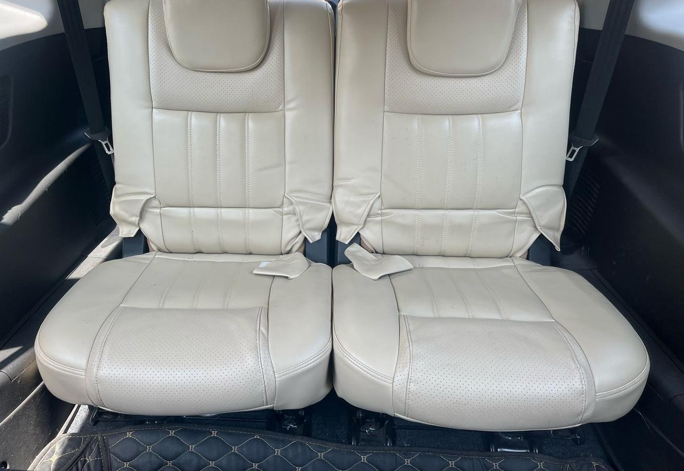 2019 Mahindra XUV500 W7, Diesel, Manual, 31,607 km, Third Seat Row ( optional )