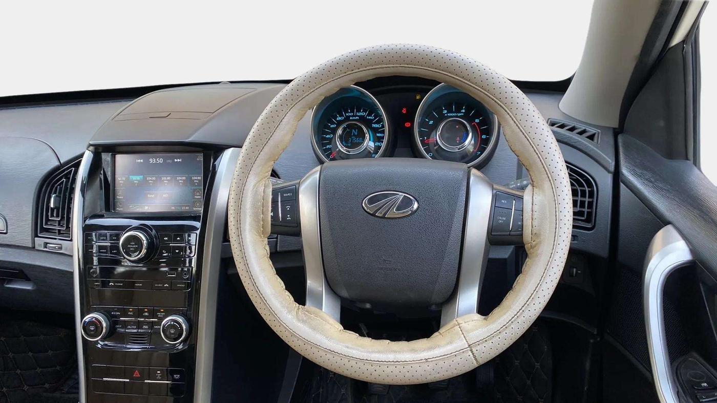 2019 Mahindra XUV500 W7, Diesel, Manual, 31,607 km, Steering Wheel Close Up