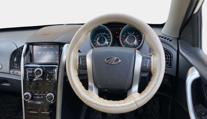 2019 Mahindra XUV500 W7, Diesel, Manual, 31,564 km, Steering Wheel Close Up