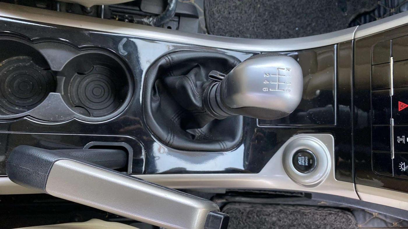 2019 Mahindra XUV500 W7, Diesel, Manual, 31,607 km, Gear Lever