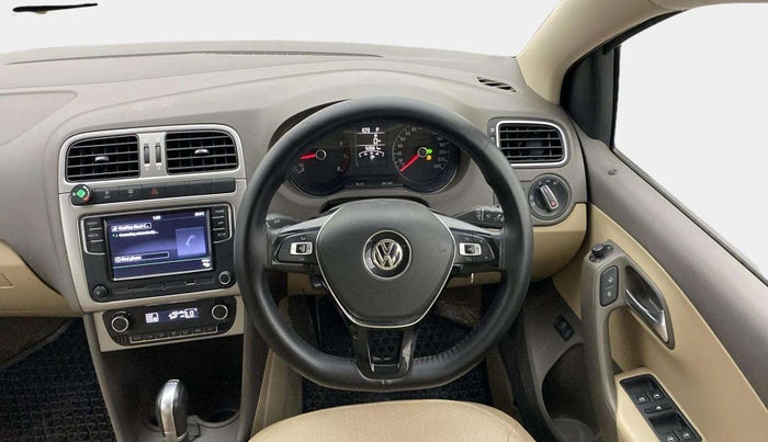 2018 Volkswagen Vento HIGHLINE PETROL AT, CNG, Automatic, 52,665 km, Steering Wheel Close Up