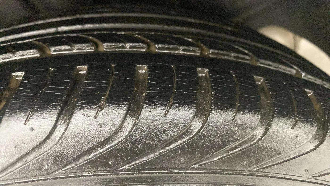 2018 Volkswagen Vento HIGHLINE PETROL AT, CNG, Automatic, 52,665 km, Right Front Tyre Tread